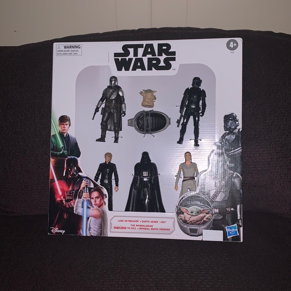 6 Star Wars action figures NWT